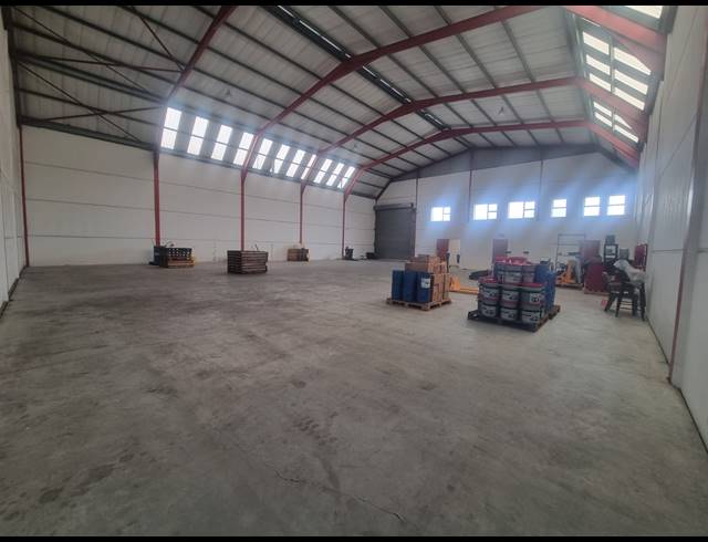 500M² WAREHOUSE TO LET IN PHILIPPI